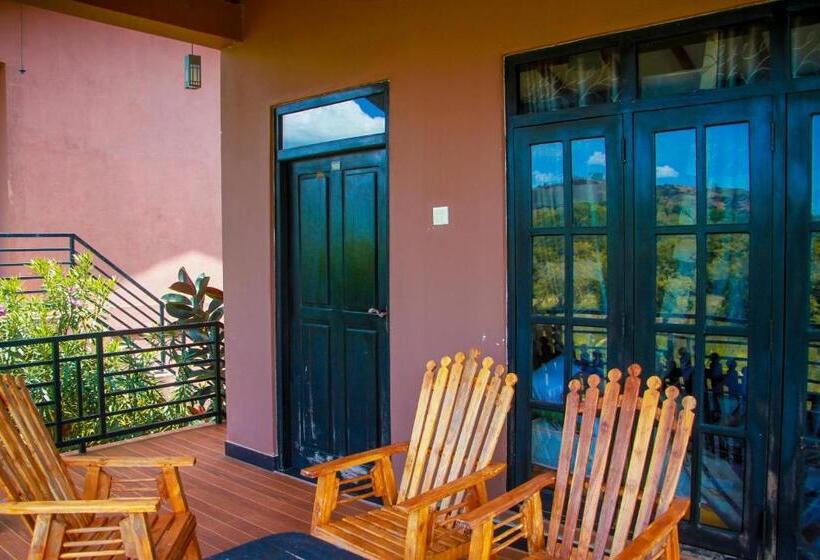 Семейный Номер Вид на Горы, Darshani Lodge