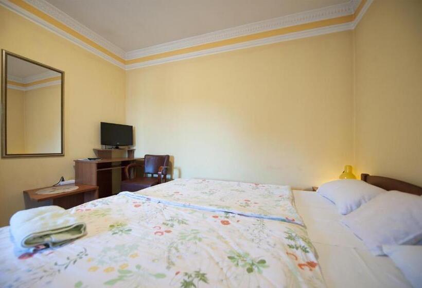 اتاق استاندارد سه تخته با بالکن, Guest House Pansion 10