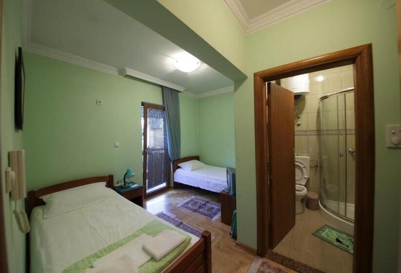 اتاق استاندارد با بالکن, Guest House Pansion 10