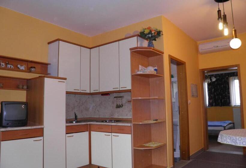سوییت خانوادگی, Pri štorklji