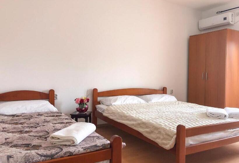 استودیو استاندارد با بالکن, Lazorja Rooms