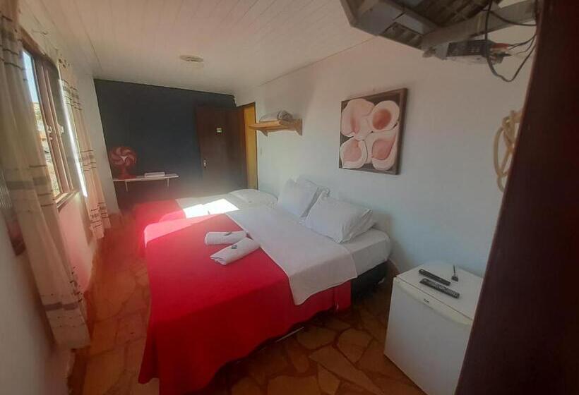 Quarto Triplo Basic, Pousada Aliens