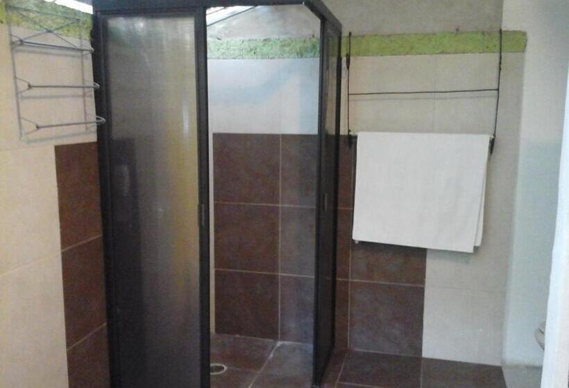 استودیوی استاندارد, Buenos Días Guest House