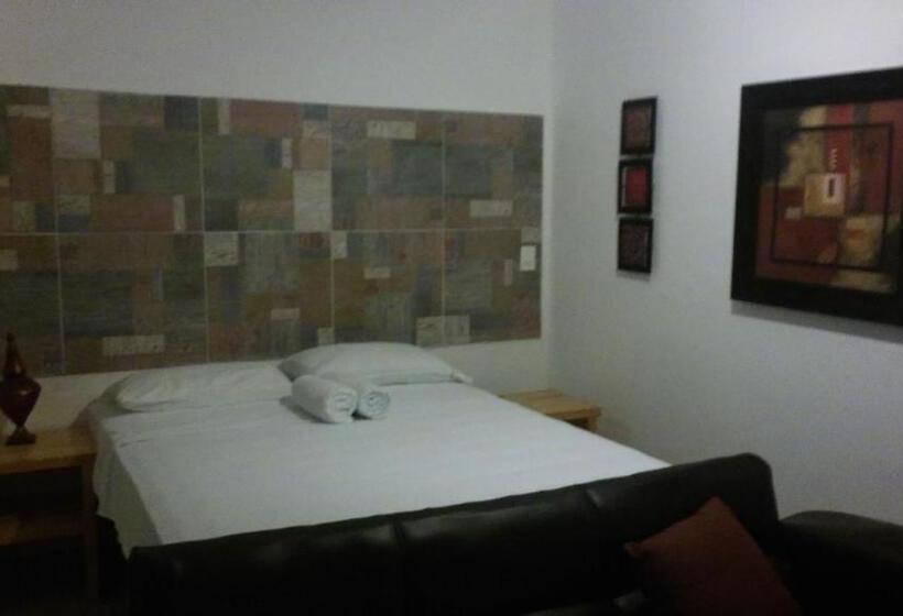 استودیوی استاندارد, Buenos Días Guest House