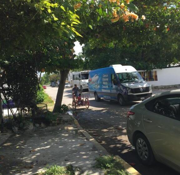 استودیوی استاندارد, Buenos Días Guest House