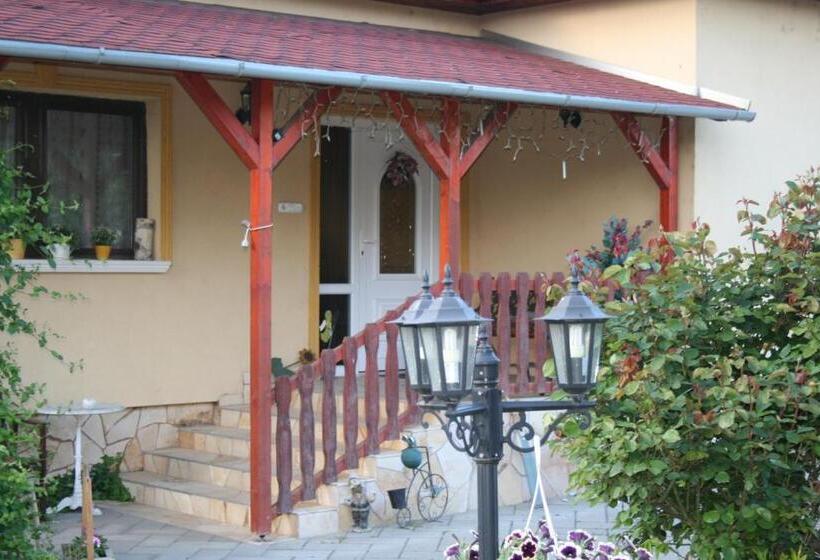 Номер Стандарт Трехместный, Lipták Vendégház