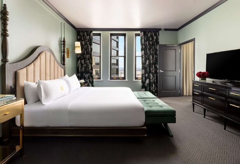 סוויטה מותאמת לאדם עם מוגבלויות, The Candler Hotel Atlanta, Curio Collection By Hilton