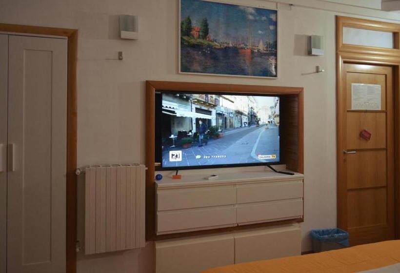 اتاق استاندارد سه نفره, B&b Degli Artisti