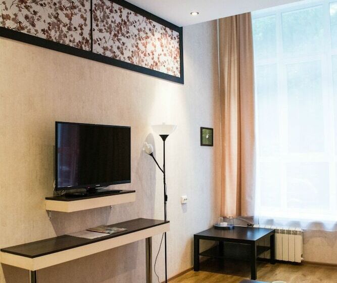 جناح جونيور, 12 Months