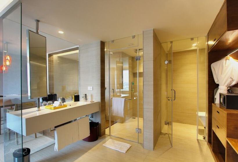 جناح, Radisson Bengaluru City Center