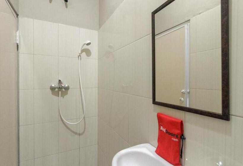 Номер Стандарт, Reddoorz Near Puri Indah Mall