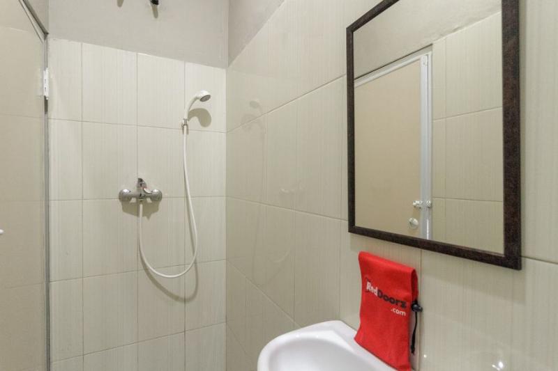 Номер Стандарт, Reddoorz Near Puri Indah Mall