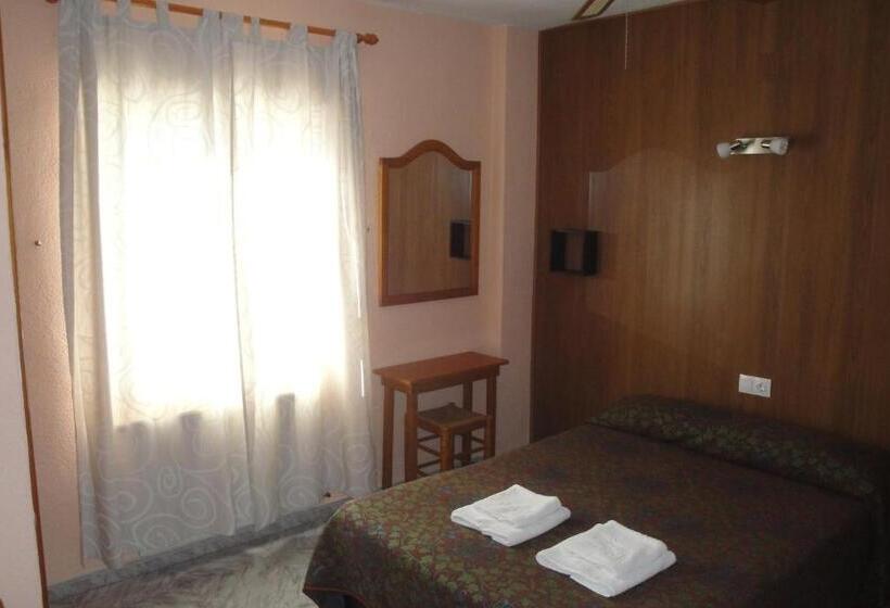 スタンダードルーム, Hostal Cristina