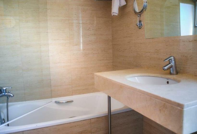 Quarto Estandar, Faranda Marsol Candás