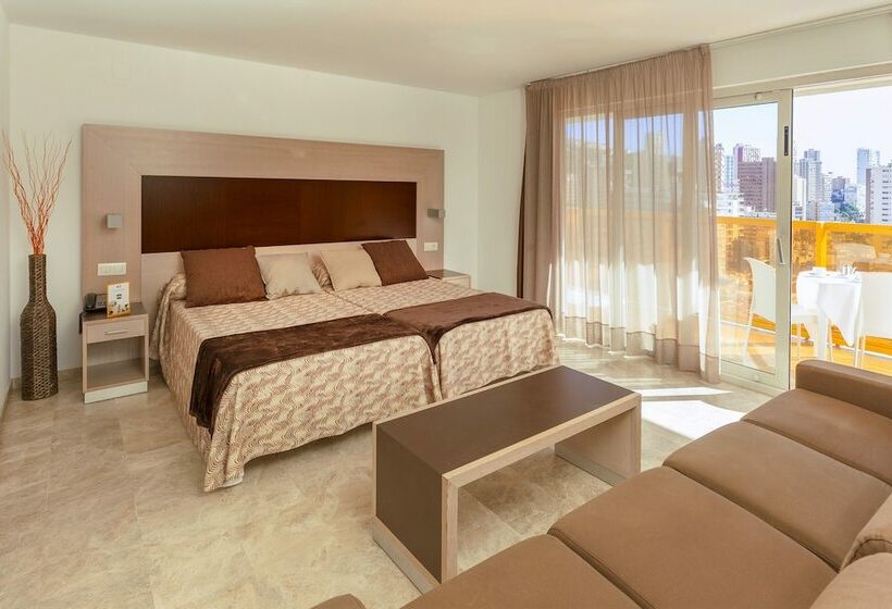 اتاق سوپریور با چشم‌انداز استخر, Hotel & Spa Dynastic