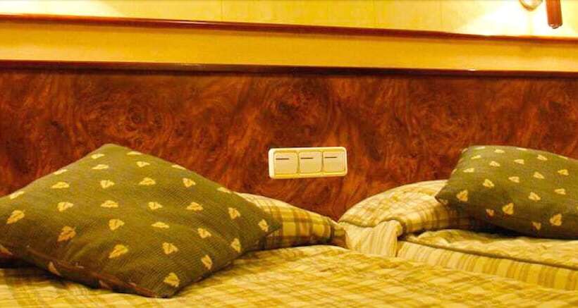 Quarto Triplo Estandar, Odon