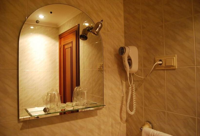 Quarto Estandar, Luarca Zabala