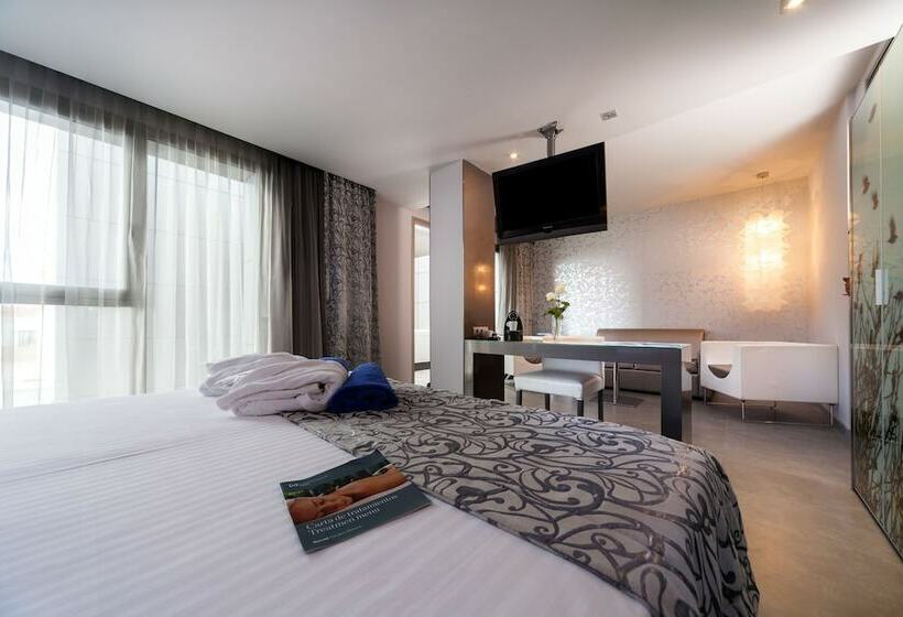 سوییت جونیور, Barceló Hamilton Menorca Adults Only