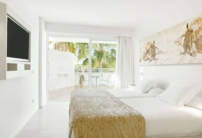 اتاق استاندارد با چشم‌انداز استخر, Iberostar Waves Cristina