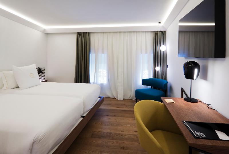اتاق اجرایی, One Shot Palacio Reina Victoria 04