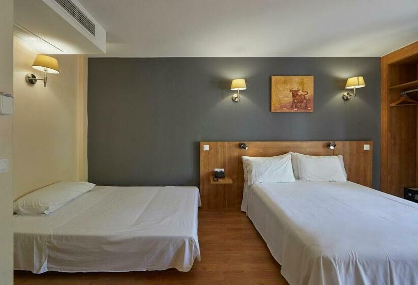 Quarto Familiar, Nura Santa Ponsa Pins