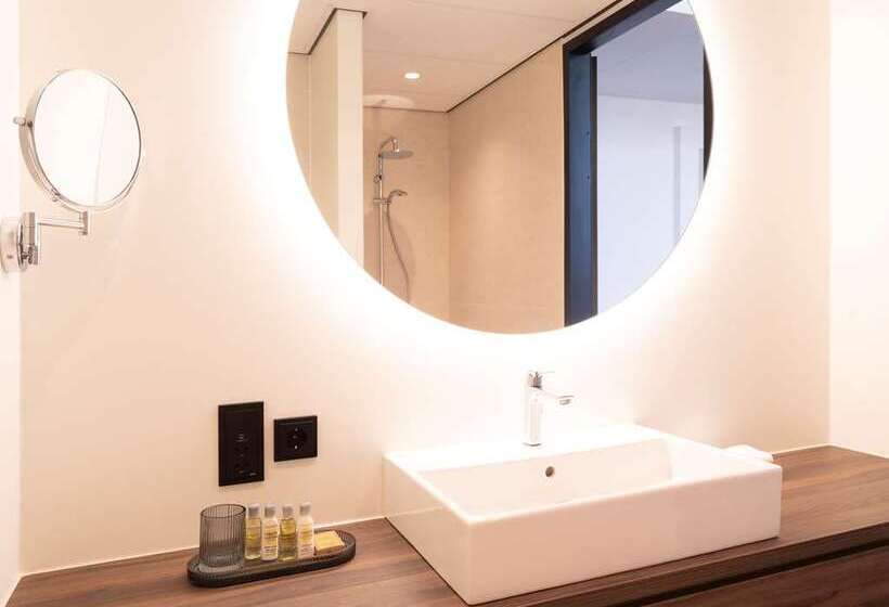 اتاق خانوادگی تودرتو, Canopy by Hilton Madrid Castellana