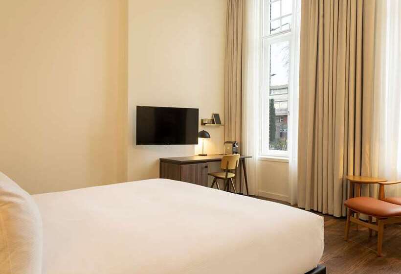 اتاق استاندارد با تخت بزرگ, Canopy by Hilton Madrid Castellana