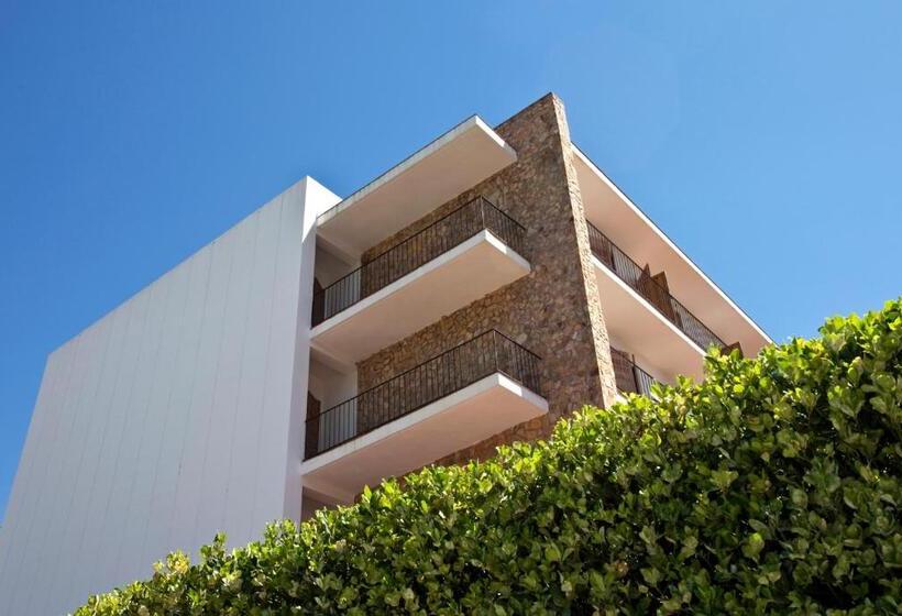 חדר סטנדרט לשלושה, Emporda