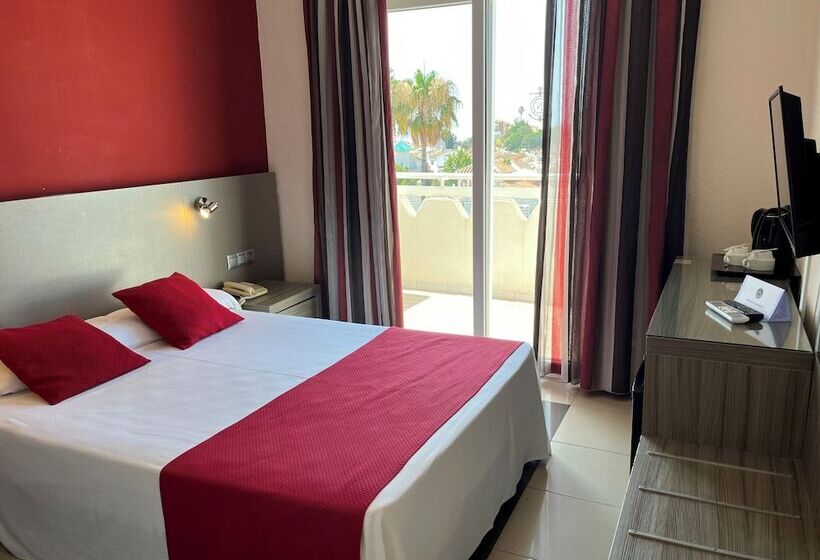 Quarto Estandar com Terraço, Nerja Club By Dorobe