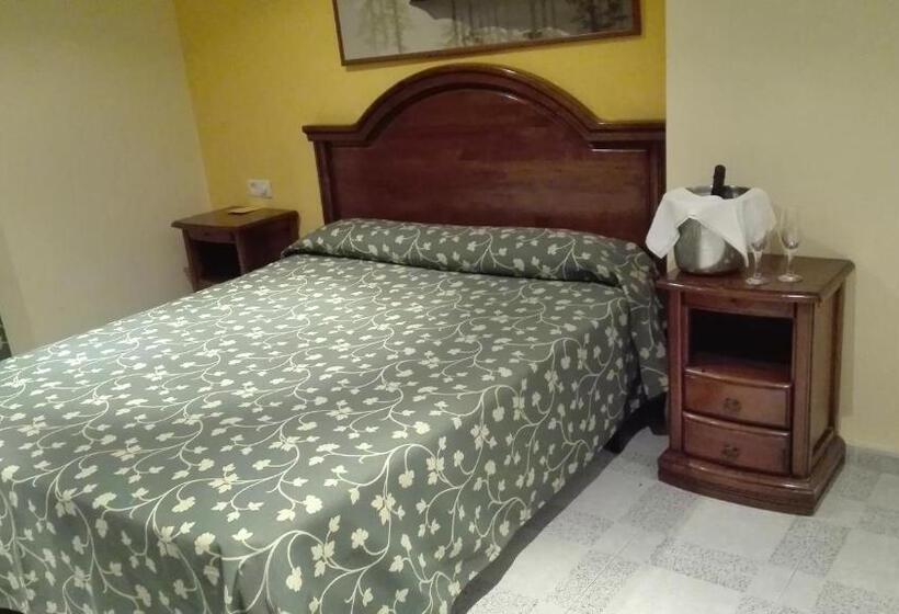 سوئیت با وان آب گرم, Hostal Andrés