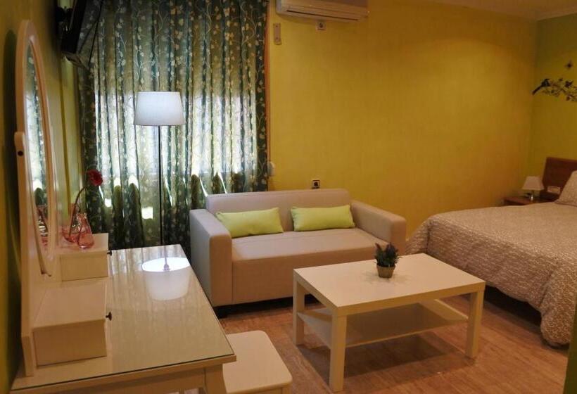 سوئیت با وان آب گرم, Hostal Andrés