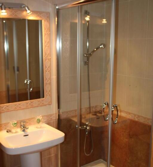 اتاق استاندارد سه نفره, Hostal Andrés