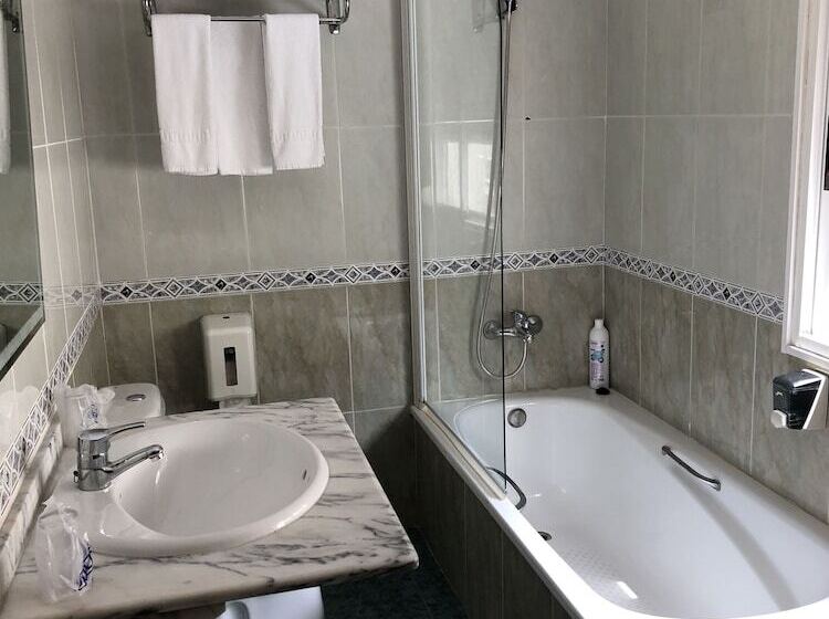 اتاق استاندارد سه نفره, Hostal Andrés