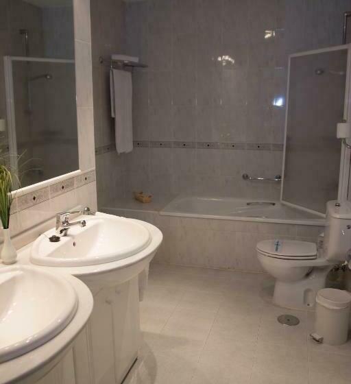 Habitación Triple Estándar, Ele Puerta de Monfragüe