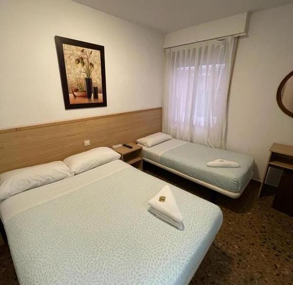 Номер Стандарт Трехместный, Hostal Milmarcos