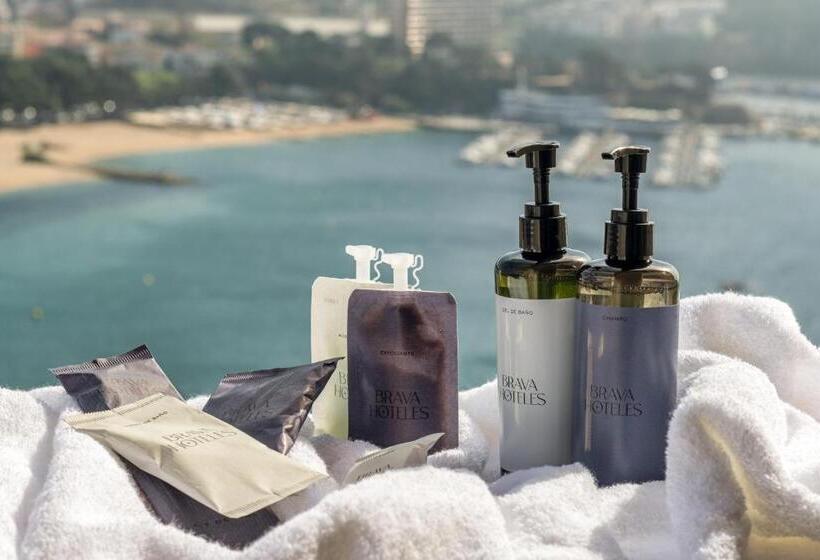 חדר סופריור משפחתי נוף לים, Montjoi by Brava Hoteles