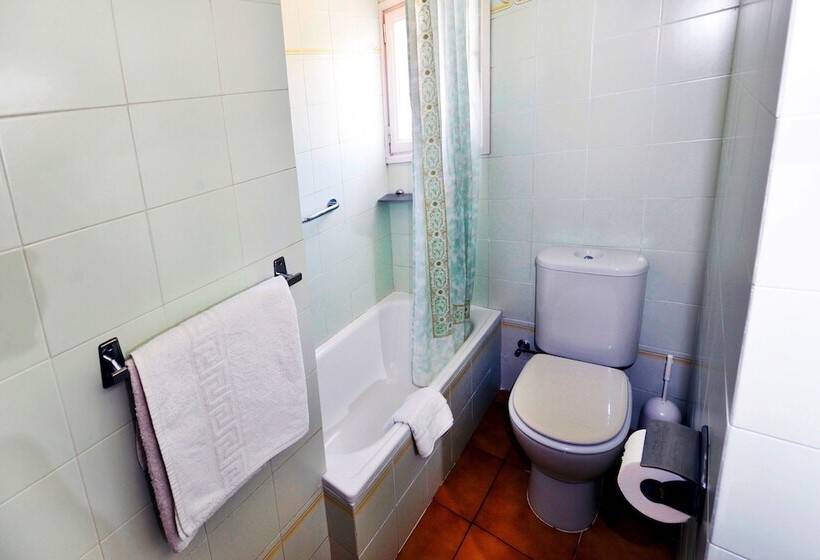 اتاق استاندارد سه نفره, Hostal Magnolia