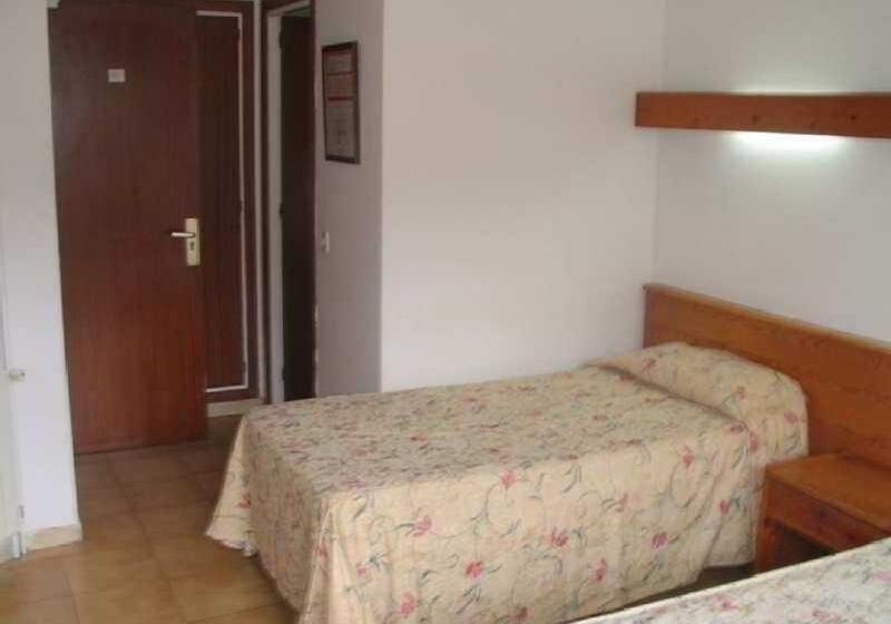اتاق استاندارد سه نفره, Hostal Magnolia