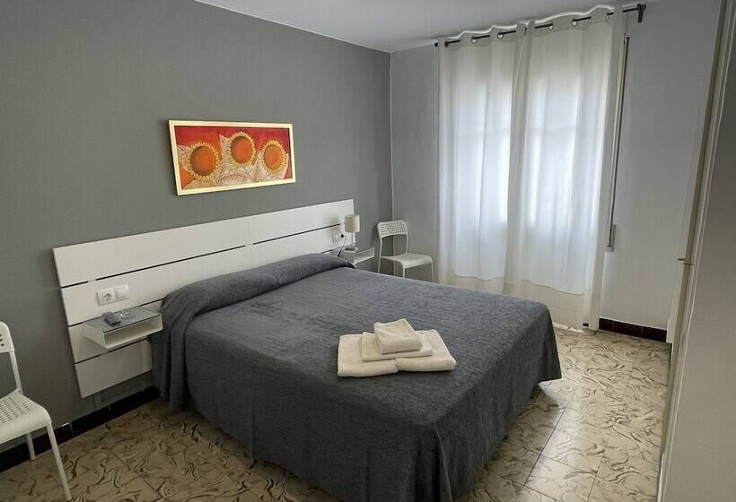Номер Стандарт, Hostal Mediterráneo