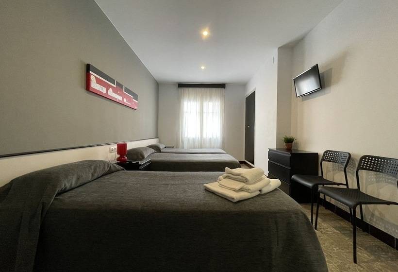 Номер Стандарт Трехместный, Hostal Mediterráneo
