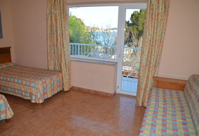 Habitación Triple Estándar, Hostal Neptuno