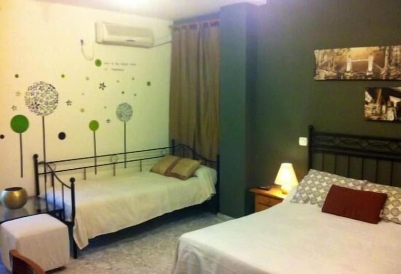 标准三人间, Hostal Neptuno