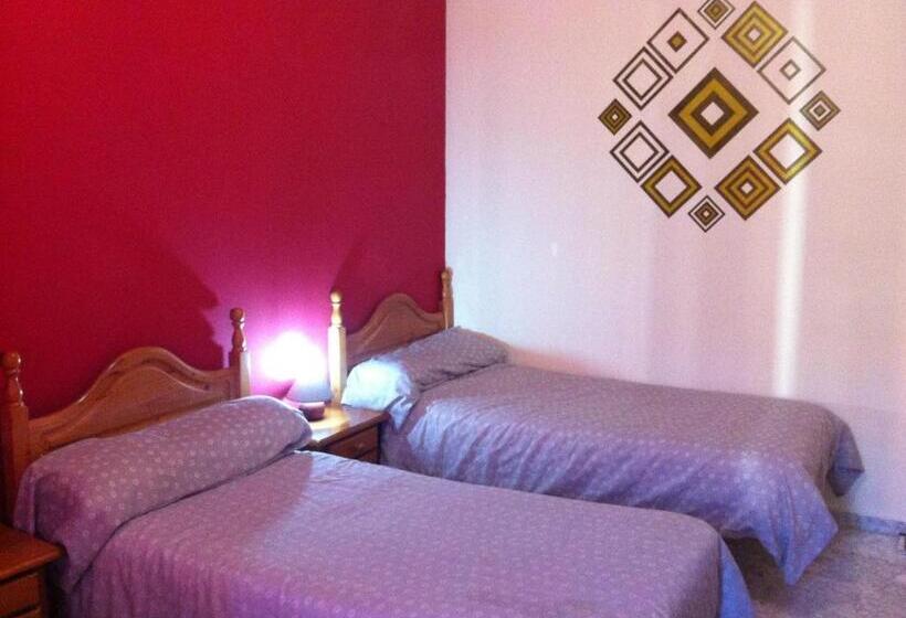 Habitación Triple Estándar, Hostal Neptuno