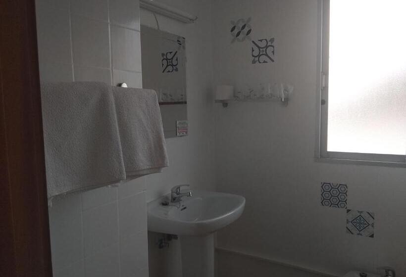 Номер Стандарт Трехместный, Hostal Garamar