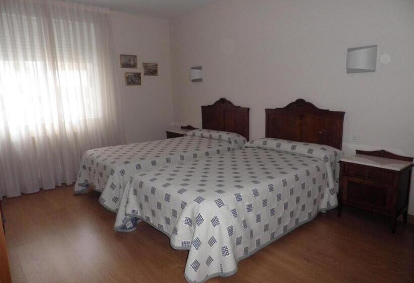 Номер Стандарт, Pension Restaurante La Bombilla