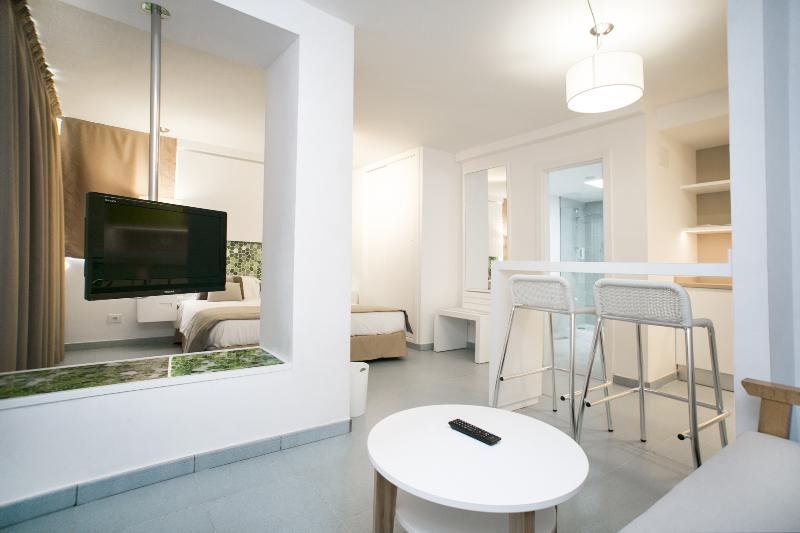 Полулюкс, Livvo Anamar Suites