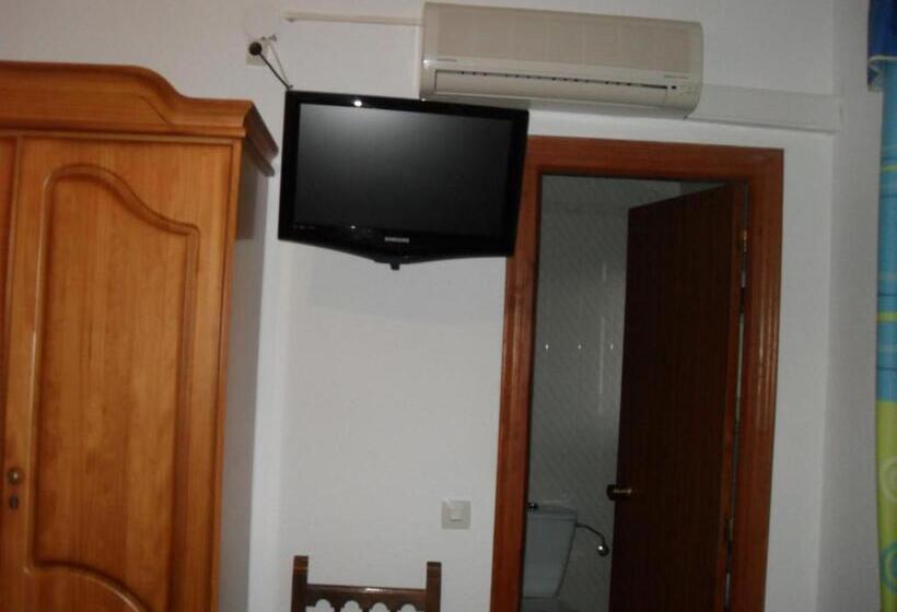 اتاق استاندارد سه نفره, Hostal La Paz