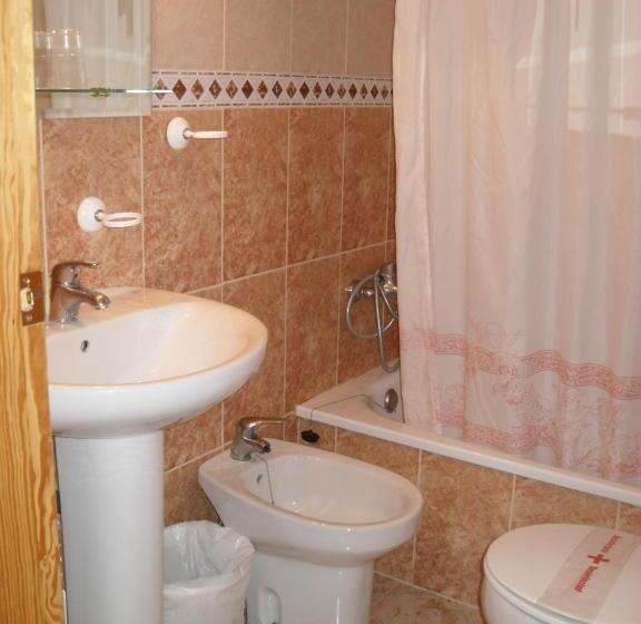 اتاق استاندارد سه نفره, Hostal La Paz