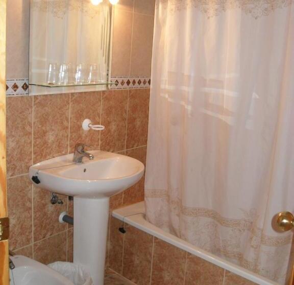 اتاق استاندارد سه نفره, Hostal La Paz