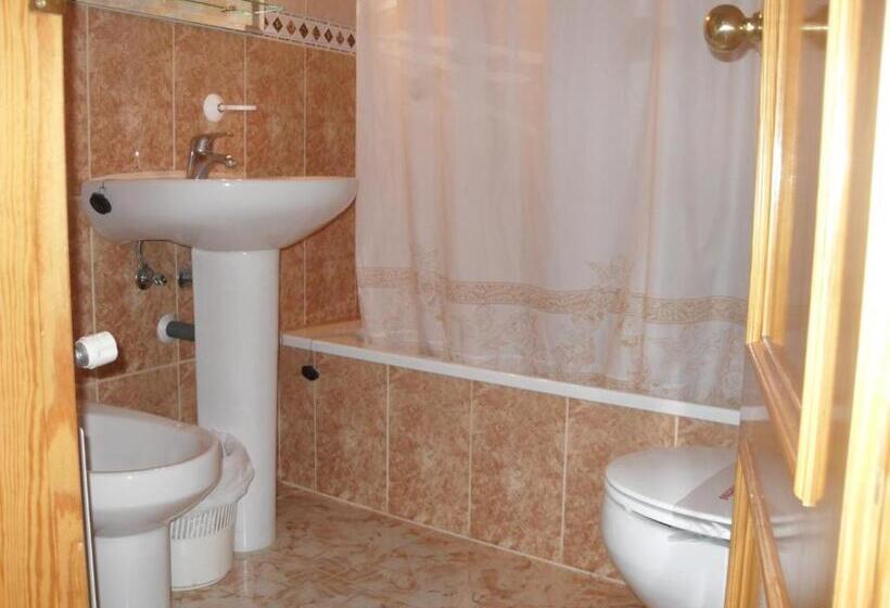 اتاق استاندارد سه نفره, Hostal La Paz